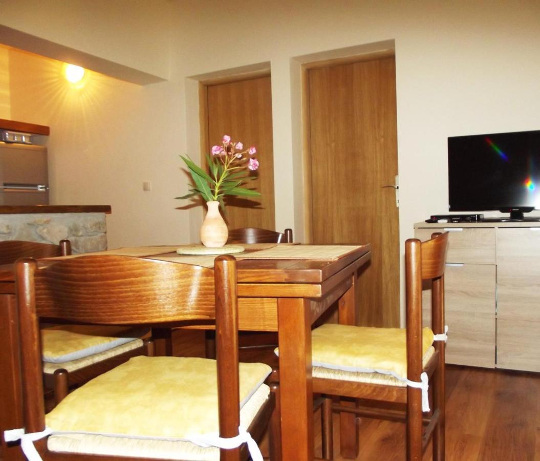 Apartmani Juliska Pirovac Zewnętrze zdjęcie